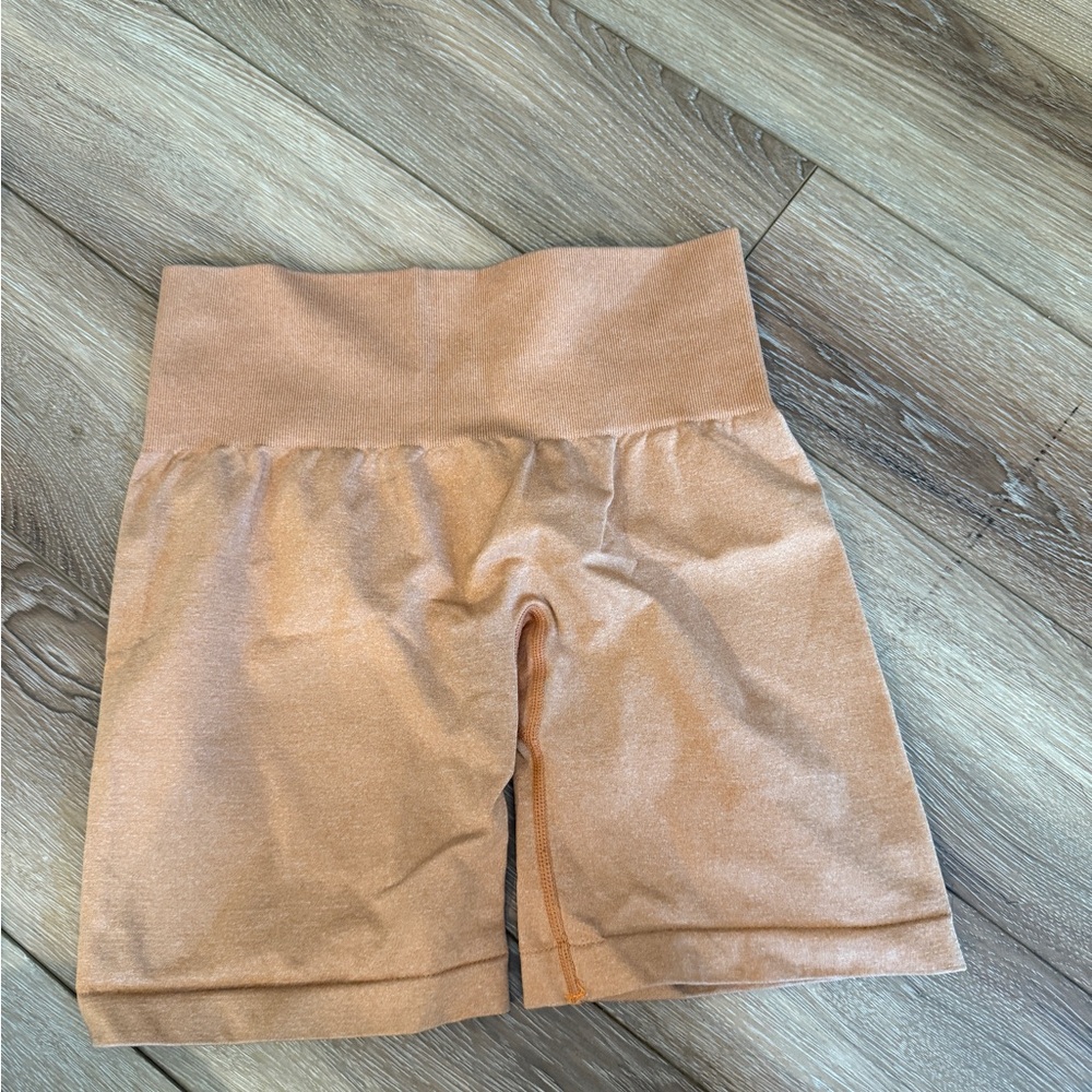 NVGTN Women's Athletic Shorts in Peach